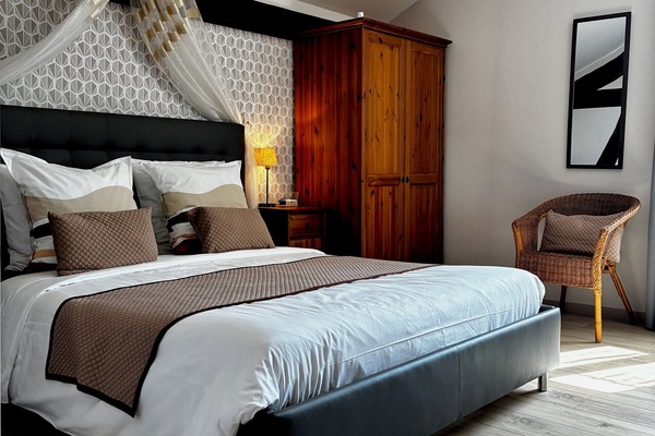Double Room (Jaures) | Premium bedding, blackout drapes, WiFi (free), bed sheets