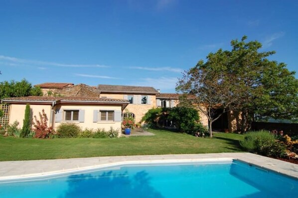 Alberca al aire libre 