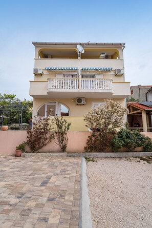 Apartamento, 1 habitación, balcón, vistas al jardín | Exterior