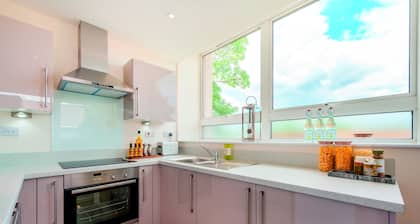 Modern Two bedroom in Stevenage - Free Wifi