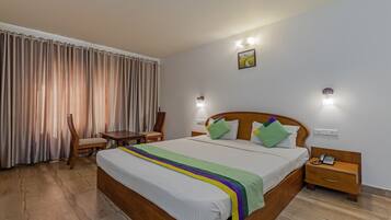 Standard Room | In-room safe, desk, iron/ironing board, rollaway beds