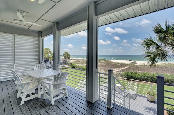 Outdoor dining - Beautiful Private Townhome - Gated Community (Pensacola)