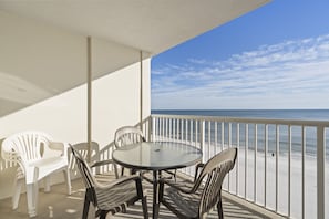 Outdoor dining - Royal Palms 703 by Liquid Life (Gulf Shores)