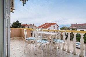 Property grounds - Nice Apartment Silvia 1 for 4 Persons (Novalja)