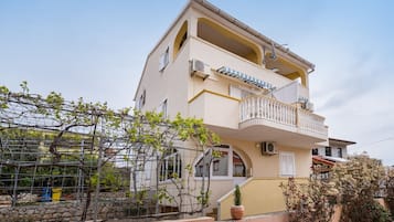 Apartment, 1 Bedroom, Balcony, Garden View | Exterior