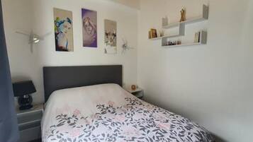 1 bedroom, iron/ironing board, travel cot, free WiFi