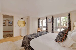 2 habitaciones, tabla de planchar con plancha, cuna de viaje y wifi 