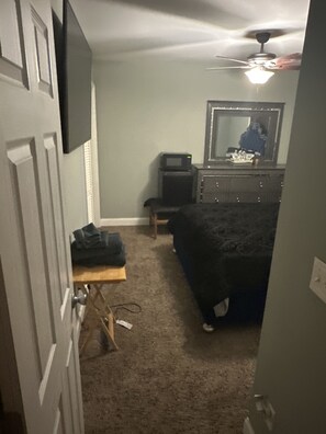 1 bedroom, iron/ironing board, WiFi, bed sheets - Beautiful Atlanta Home (Jonesboro)