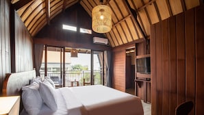Escritorio, wifi gratis y ropa de cama 
