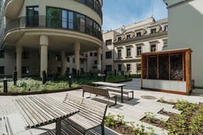 Courtyard - Botanic Apartments - LoftAffair (Kraków)