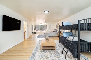 4 bedrooms, bed sheets