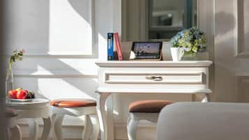 Family Room | 1 bedroom, free WiFi