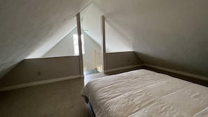2 bedrooms, WiFi, bed sheets - Hardy's Parlee Beach Chalet #4 (Shediac)
