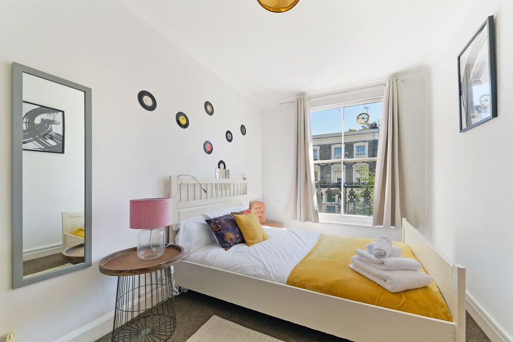Modern Maida Vale Apartment Sleeps 6, Near Notting Hill & Central