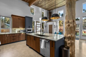 Refrigerador, microondas, horno, placa de cocina