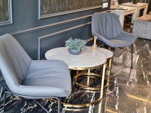 100-cm Smart TV with cable channels