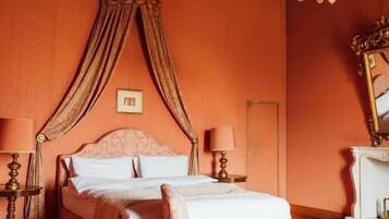 Hochwertige Bettwaren, Daunenbettdecken, individuell dekoriert