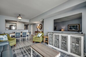 Smart-TV, DVD-spiller og stereoanlegg