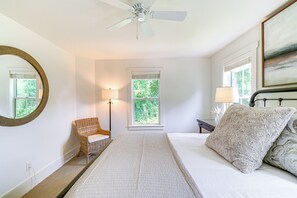 Cottage (3 Bedrooms) | Interior - < 6 Mi to Nags Head: Manteo Beach House (Manteo)