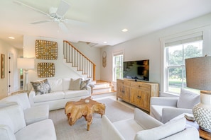 Cottage (3 Bedrooms) | Interior - < 6 Mi to Nags Head: Manteo Beach House (Manteo)