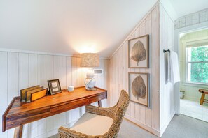 Cottage (3 Bedrooms) | Interior - < 6 Mi to Nags Head: Manteo Beach House (Manteo)