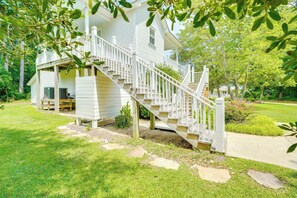 Cottage (3 Bedrooms) | Interior - < 6 Mi to Nags Head: Manteo Beach House (Manteo)
