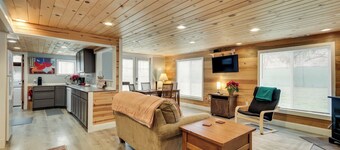 포트랜드에서 13마일 떨어진 매력적인 해피밸리 집!