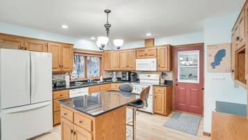 House (3 Bedrooms) | Interior