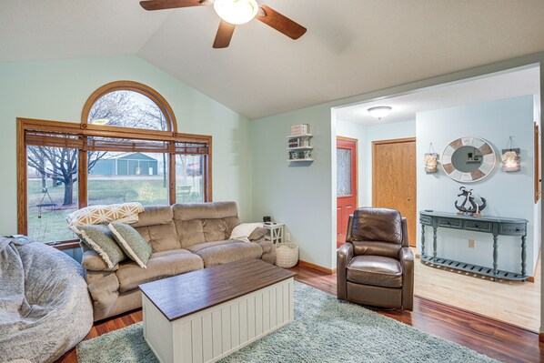 House (3 Bedrooms) | Interior - Lakefront Minnesota Vacation Rental w/ Dock (Annandale)