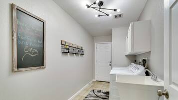 Nhà (3 Bedrooms) | Nội thất