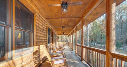Pet-friendly Cabin w/ Loft: 5 Mi to Lake Lure!
