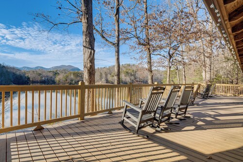 Pet-friendly Cabin w/ Loft: 5 Mi to Lake Lure!