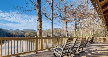 Pet-friendly Cabin w/ Loft: 5 Mi to Lake Lure!