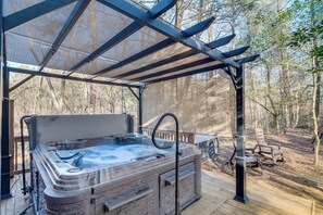 House (2 Bedrooms) | Interior - Pet-friendly Cabin w/ Loft: 5 Mi to Lake Lure! (Lake Lure)