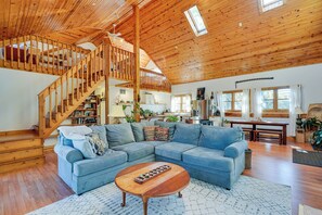 Interior - Delaware 'wooded River Retreat' w/ Views & More (Delaware)