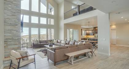 Spacious Utah Escape w/ Balcony & Mountain Views!