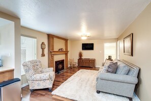 Interior - Peaceful Artesia Vacation Rental w/ Orchard Views! (Artesia)