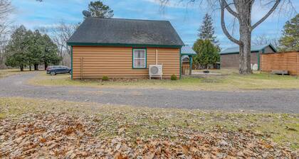 Charming + Cozy Cabin Near Lake Champlain!
