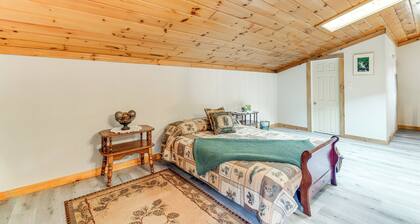Charming + Cozy Cabin Near Lake Champlain!