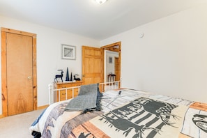 House (1 Bedroom) | Interior - Charming + Cozy Cabin Near Lake Champlain! (Peru)