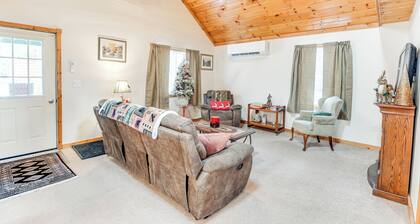 Charming + Cozy Cabin Near Lake Champlain!