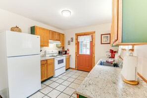 House (1 Bedroom) | Interior - Charming + Cozy Cabin Near Lake Champlain! (Peru)