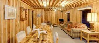 Quaint Deborgia Retreat: Black Diamond Guest Ranch