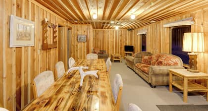 Quaint Deborgia Retreat: Black Diamond Guest Ranch
