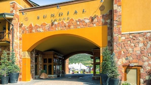 The Sundial Lodge entrance with a stone facade and an arched doorway. - Ski-in/ski-out Park City Studio w/ Pool Access! (Park City)