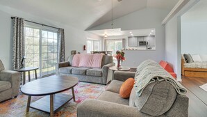 A spacious living room with a ceiling fan, a dining table, and a cozy seating area. - Bright + Cozy Mariposa Getaway: 46 Mi to Yosemite! (Mariposa)