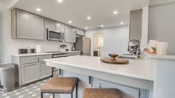 House (3 Bedrooms) | Interior