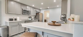 Bright + Cozy Mariposa Getaway: 46 Mi to Yosemite!