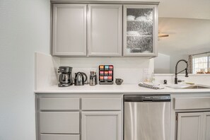 Interior - Bright + Cozy Mariposa Getaway: 46 Mi to Yosemite! (Mariposa)