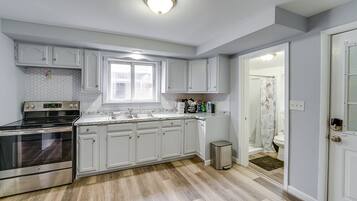 Microwave, oven, stovetop, cookware/dishes/utensils